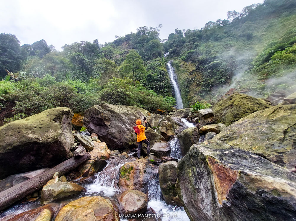 DI SINILAH CURUG DAN KAWAH KOMPAKAN CURUG CIKAWAH BOGOR